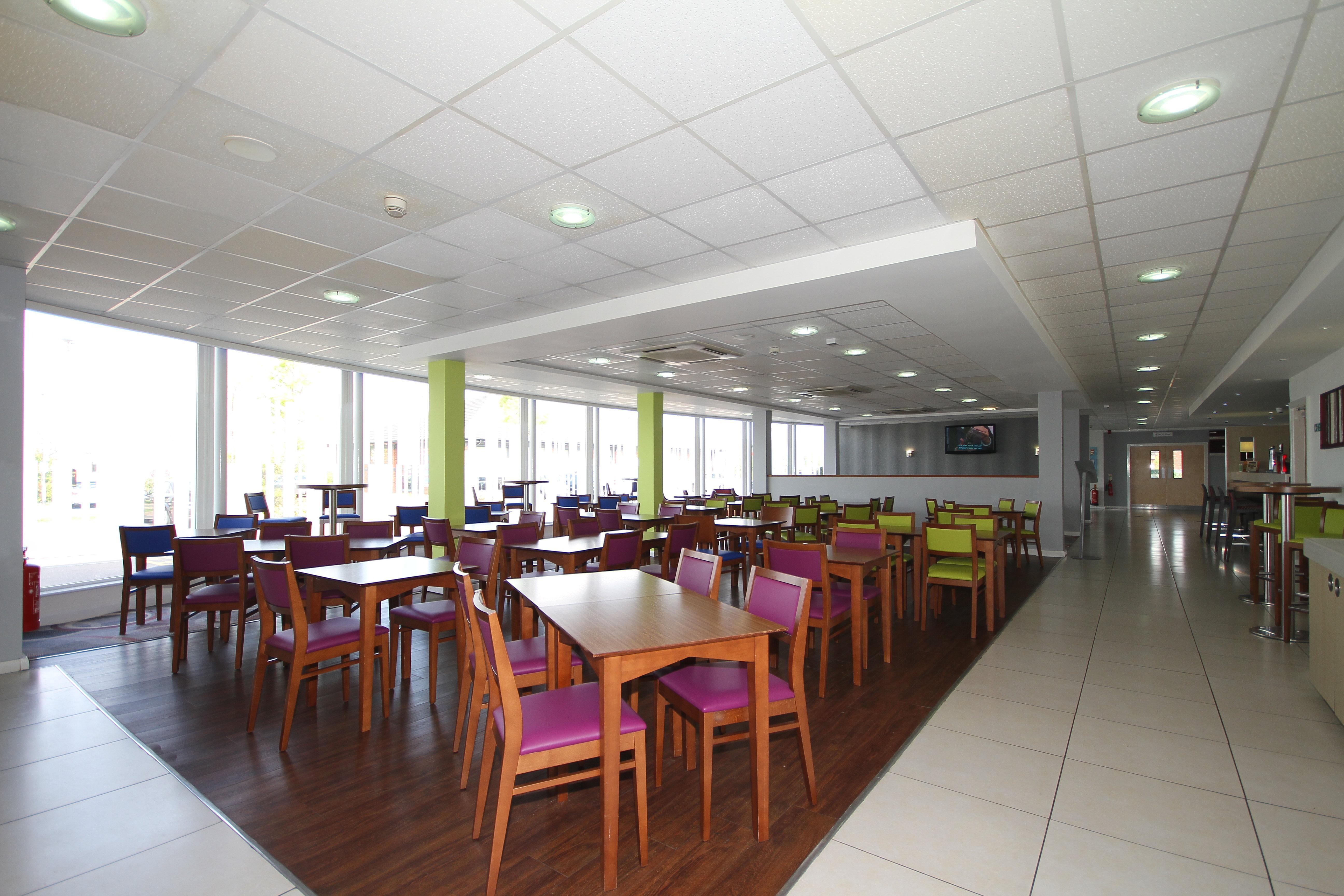 Holiday Inn Express Nuneaton By Ihg Exterior foto