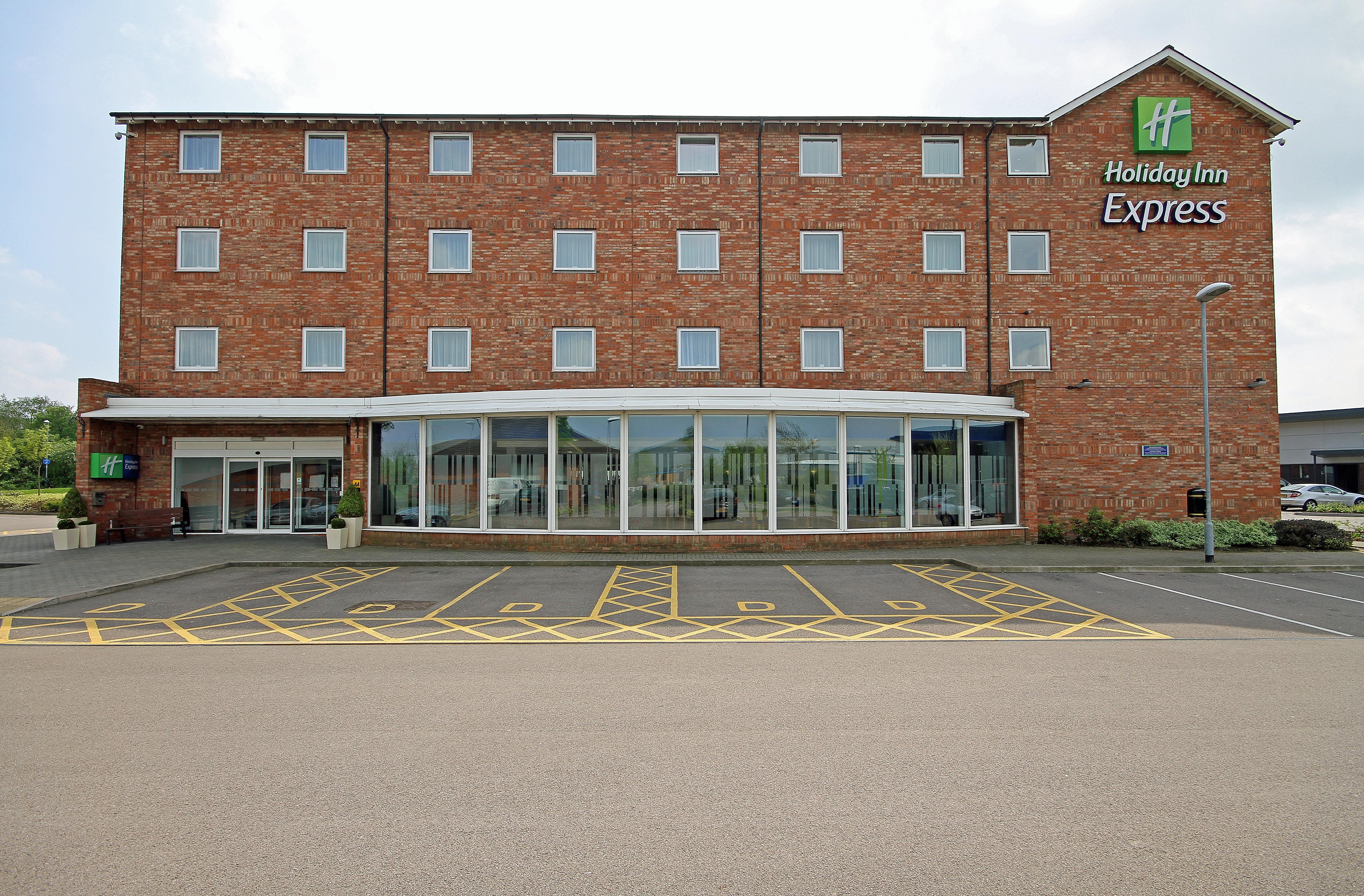 Holiday Inn Express Nuneaton By Ihg Exterior foto