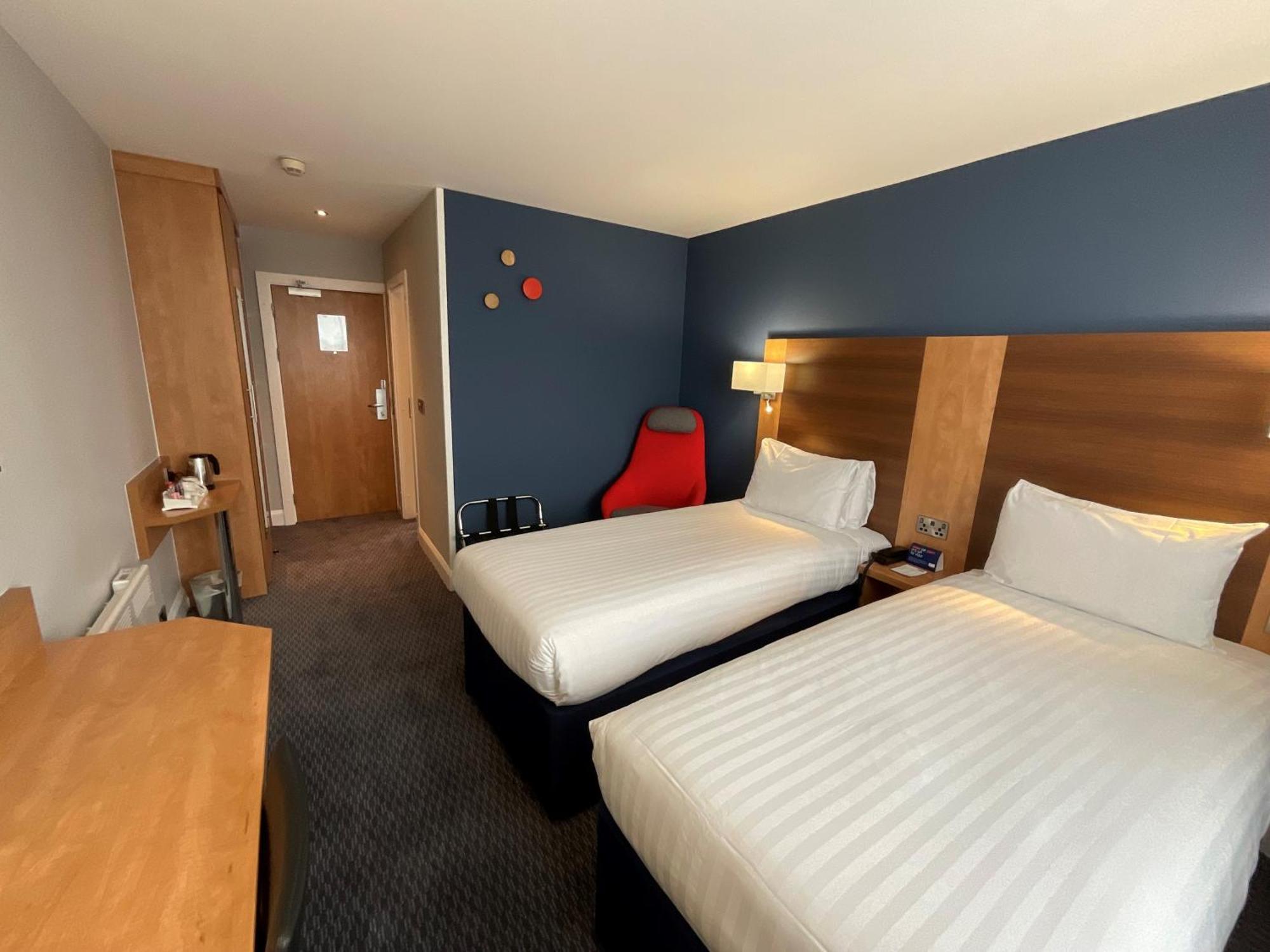 Holiday Inn Express Nuneaton By Ihg Exterior foto