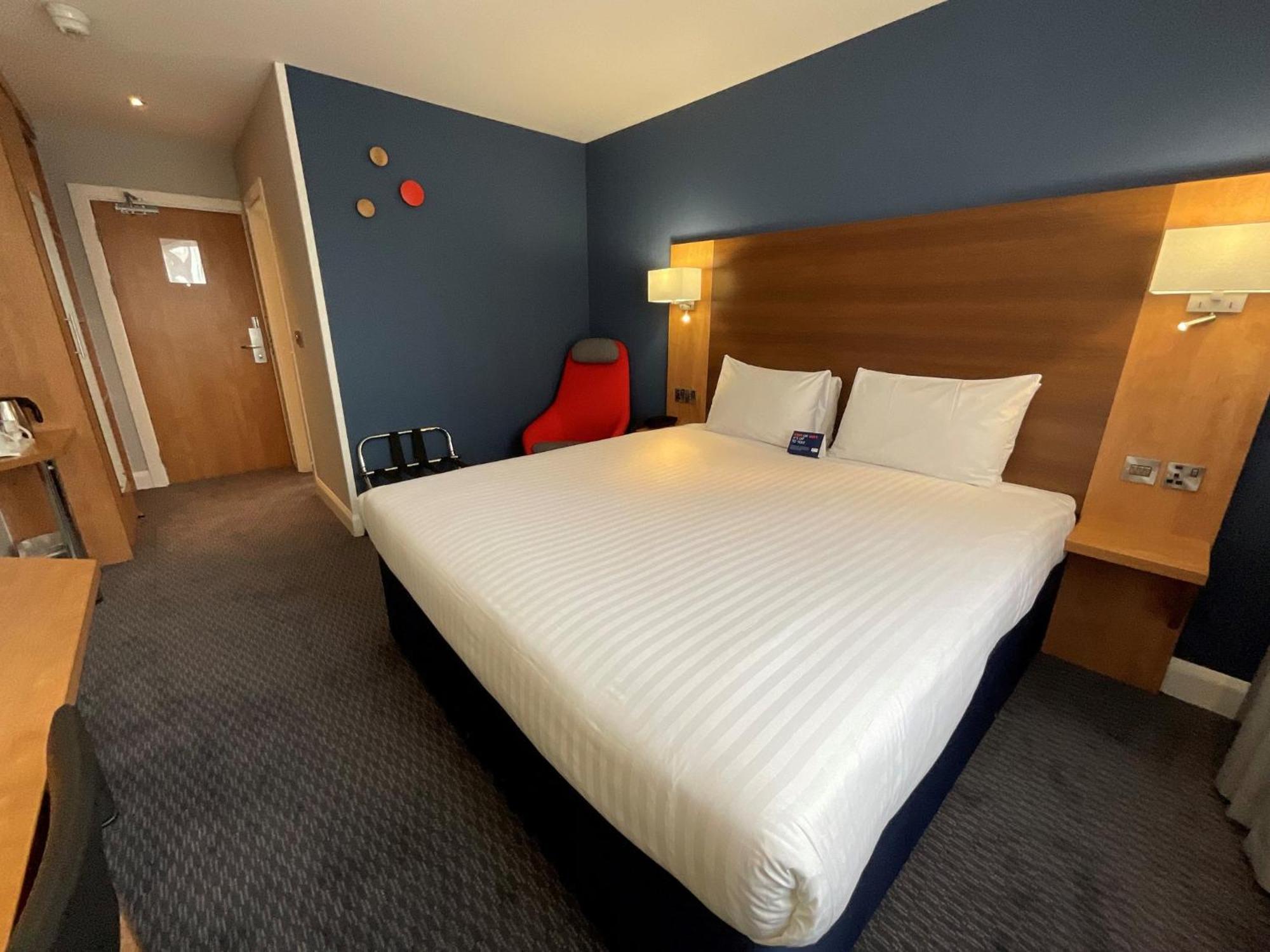 Holiday Inn Express Nuneaton By Ihg Exterior foto
